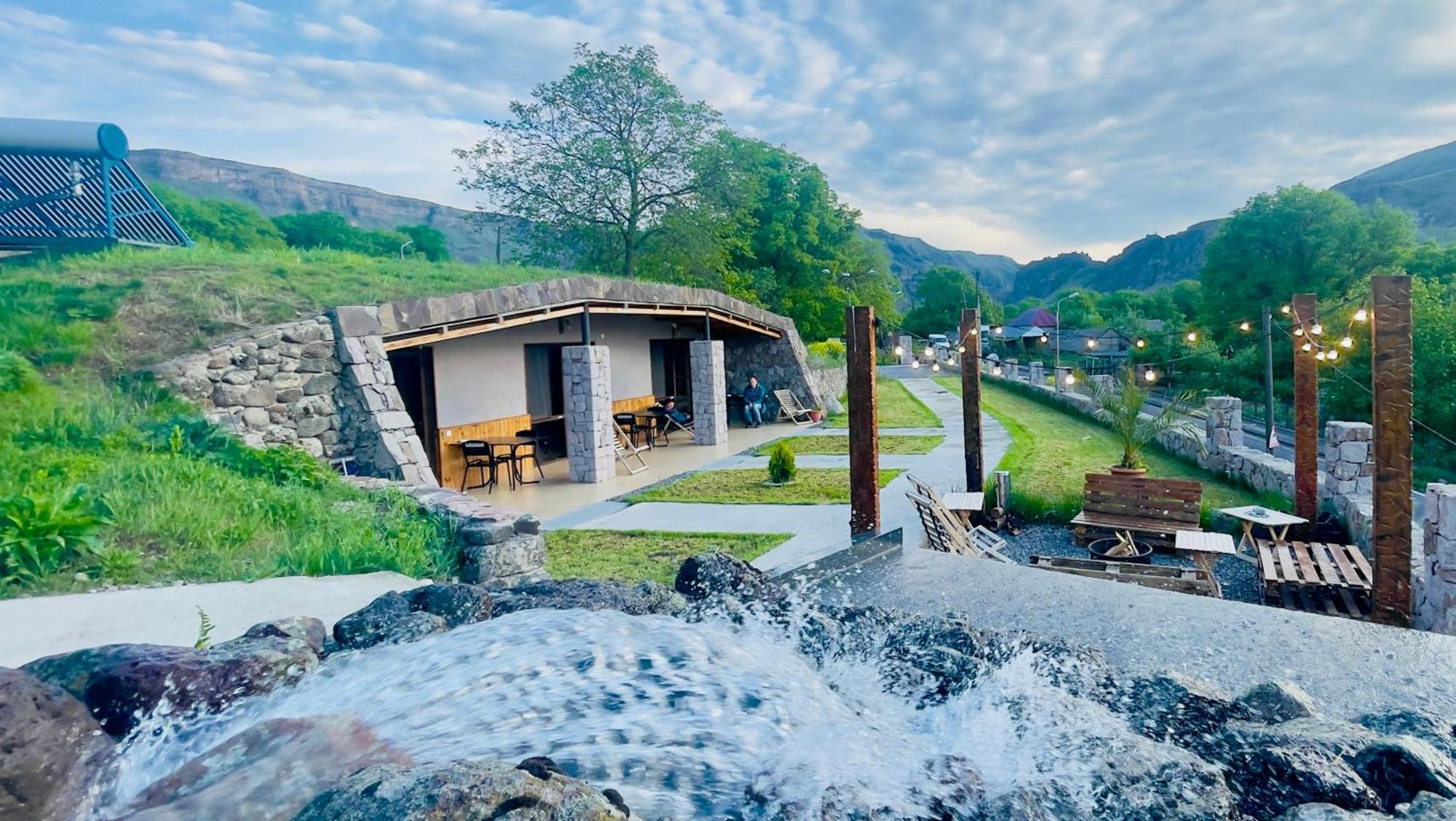 Hotel Hobbiton Near Vardzia Caves T'mogvi Exteriér fotografie