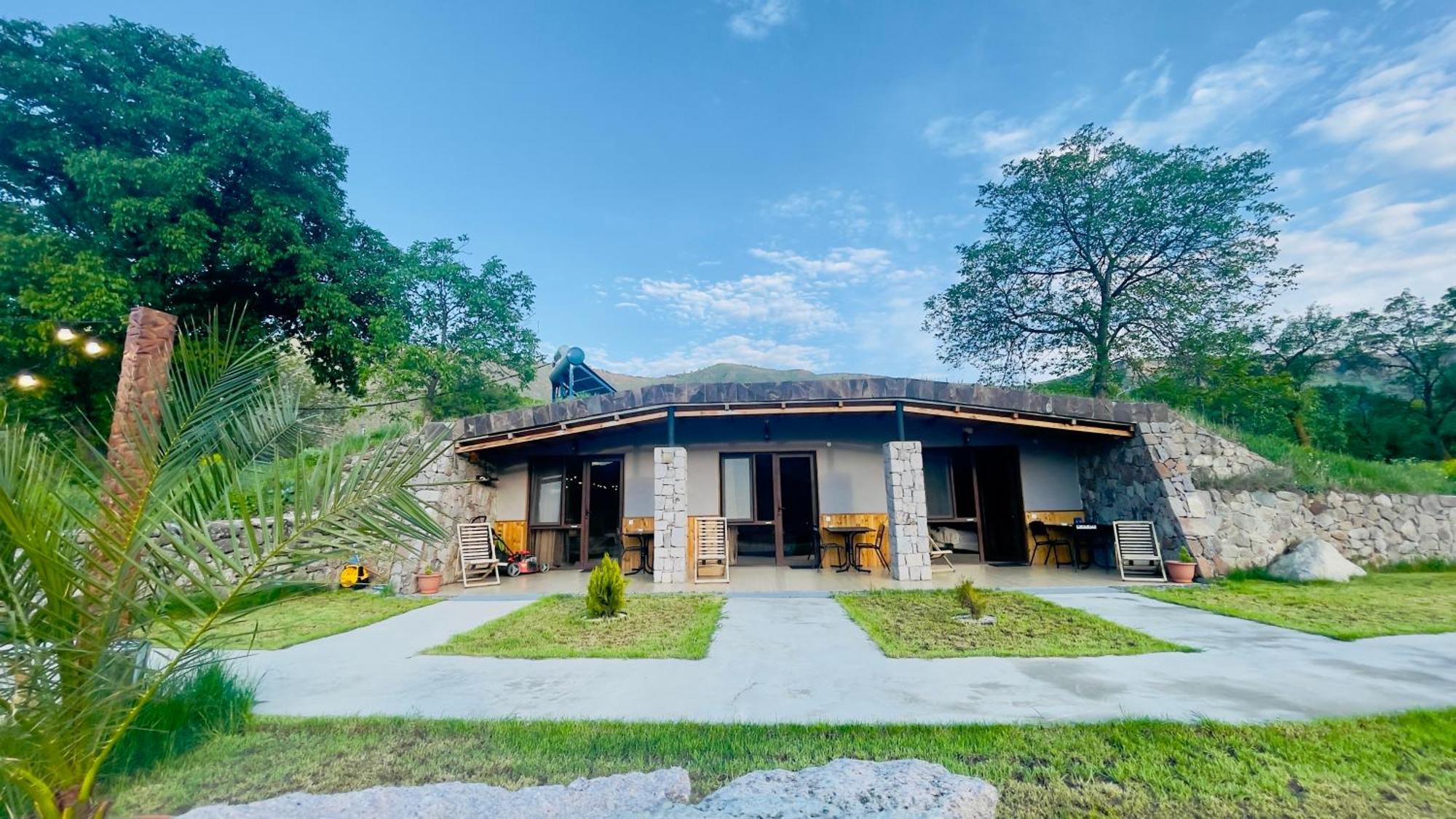 Hotel Hobbiton Near Vardzia Caves T'mogvi Exteriér fotografie
