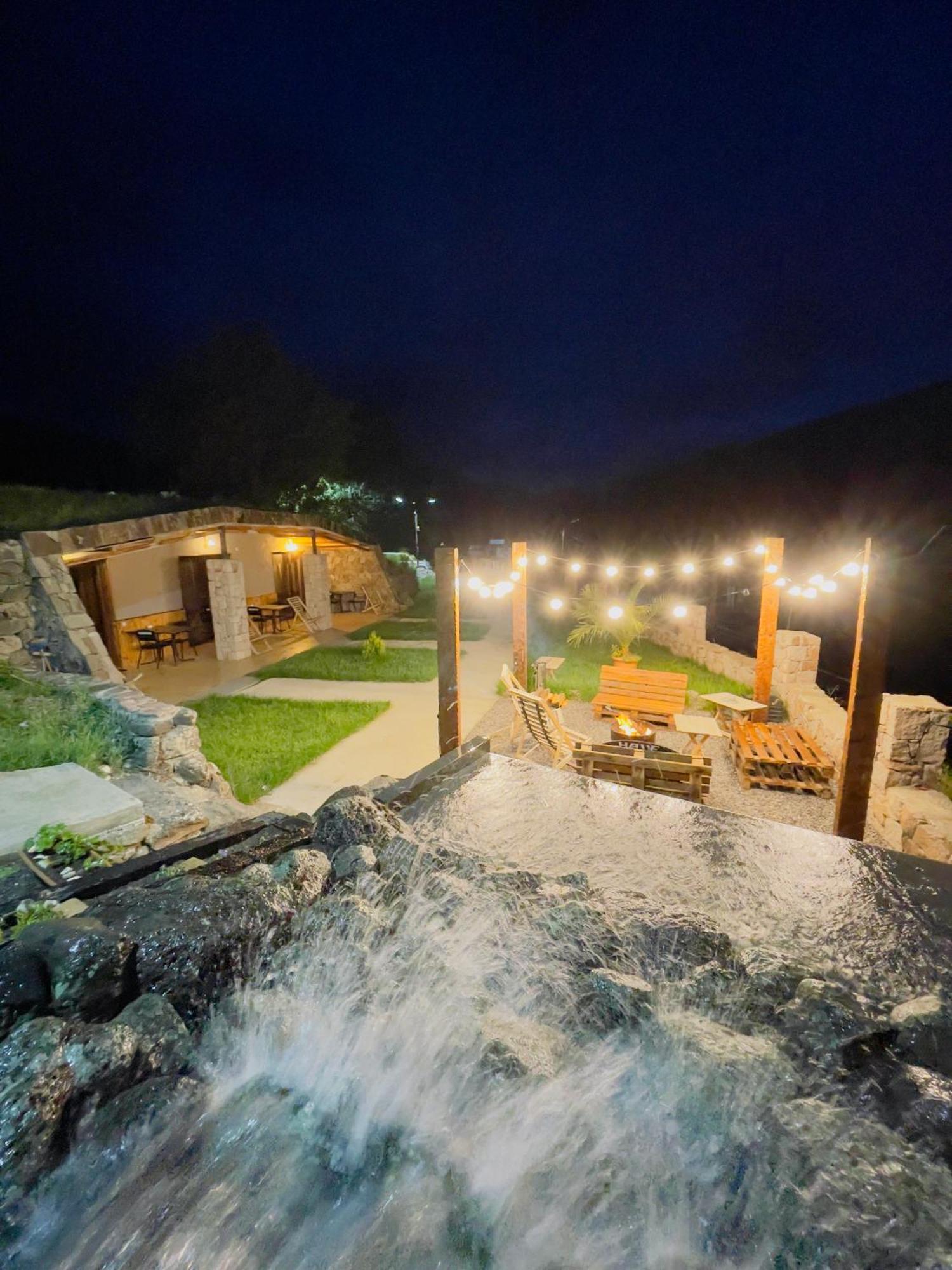 Hotel Hobbiton Near Vardzia Caves T'mogvi Exteriér fotografie
