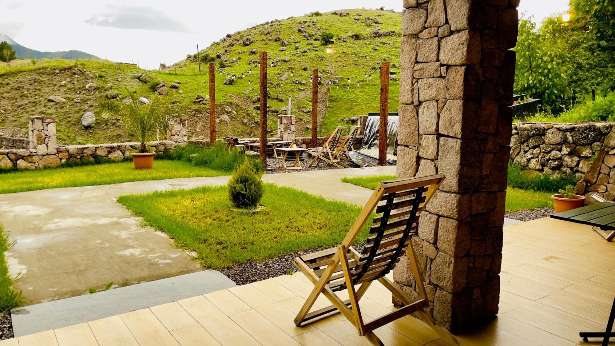 Hotel Hobbiton Near Vardzia Caves T'mogvi Exteriér fotografie