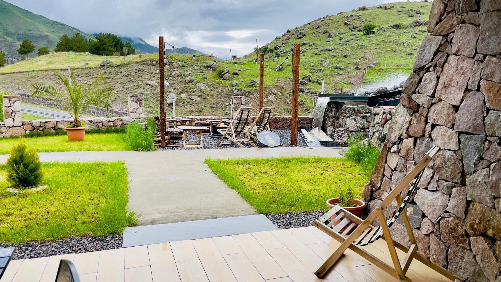 Hotel Hobbiton Near Vardzia Caves T'mogvi Exteriér fotografie